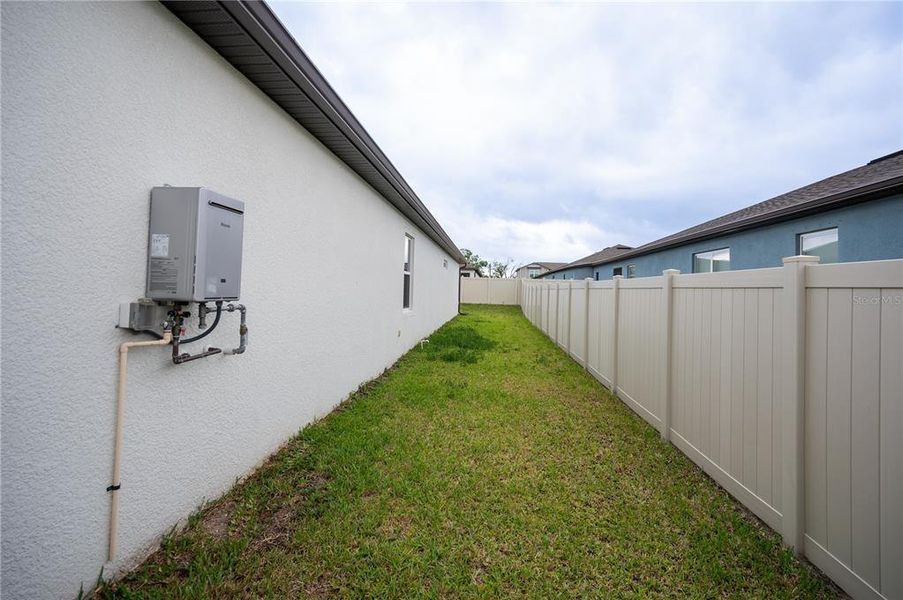 Exterior details and patio area of a home in Marwood, Ellenton (Image 29).