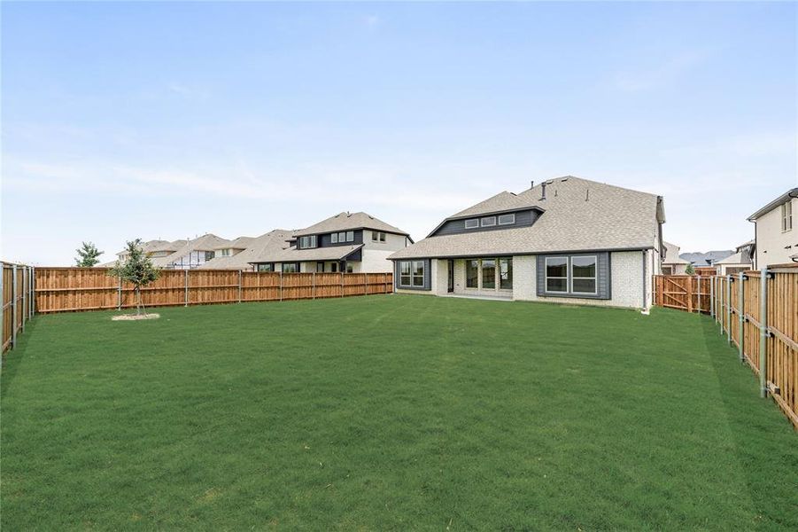 Exterior details and patio area of a home in Mosaic, Celina (Image 4).