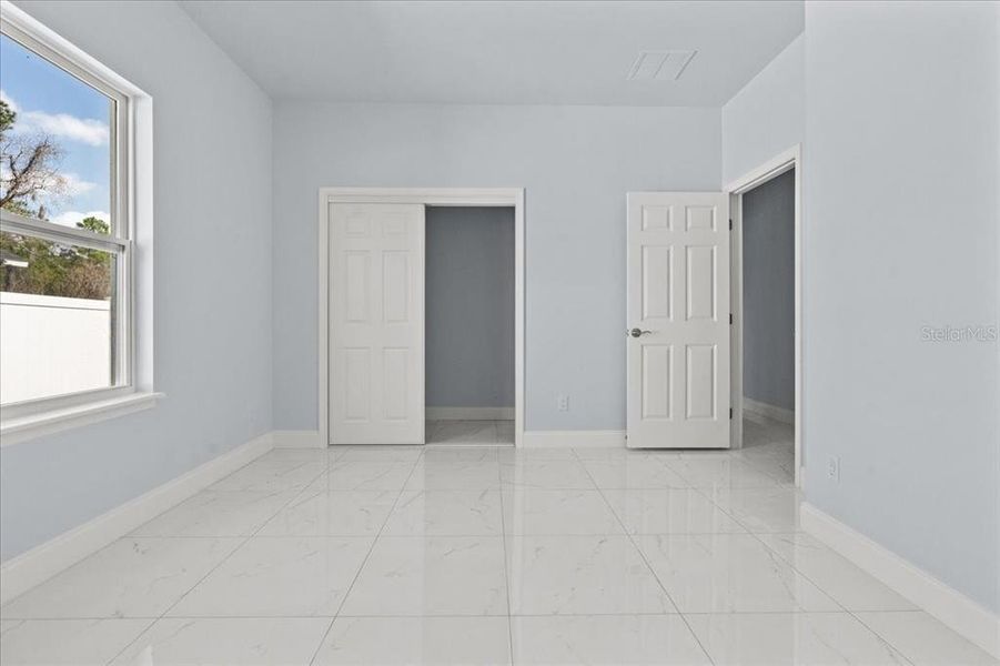 Spacious, unfurnished interior of a new home in , Deltona (Image 28).