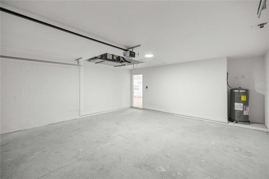 Spacious, unfurnished interior of a new home in , Dunnellon (Image 17).
