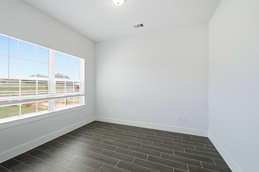 Spacious, unfurnished interior of a new home in Magnolia Springs, Montgomery (Image 15).