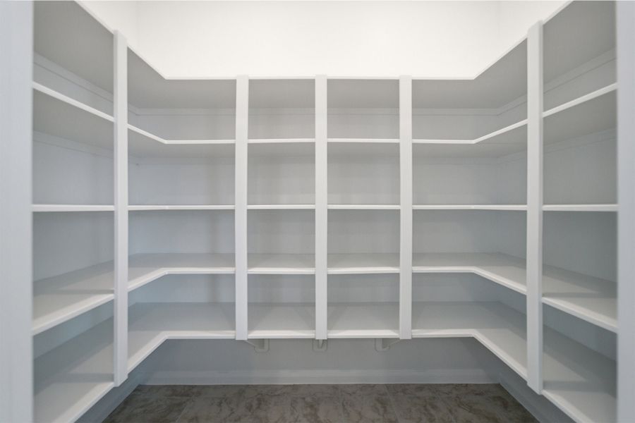 Spacious, unfurnished interior of a new home in Lago Mar, Texas City (Image 27).