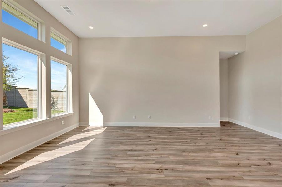 Spacious, unfurnished interior of a new home in Treeline, Justin (Image 12).