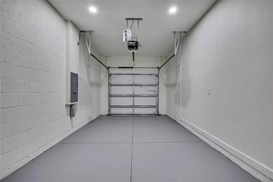 Spacious, unfurnished interior of a new home in , Tampa (Image 45).