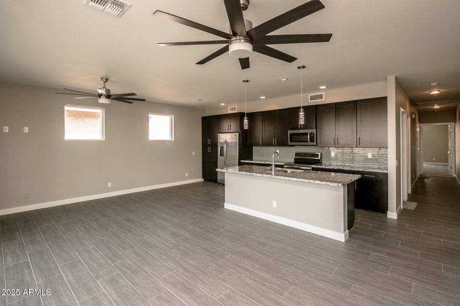 700EmpressDr_12 700EmpressDr_12