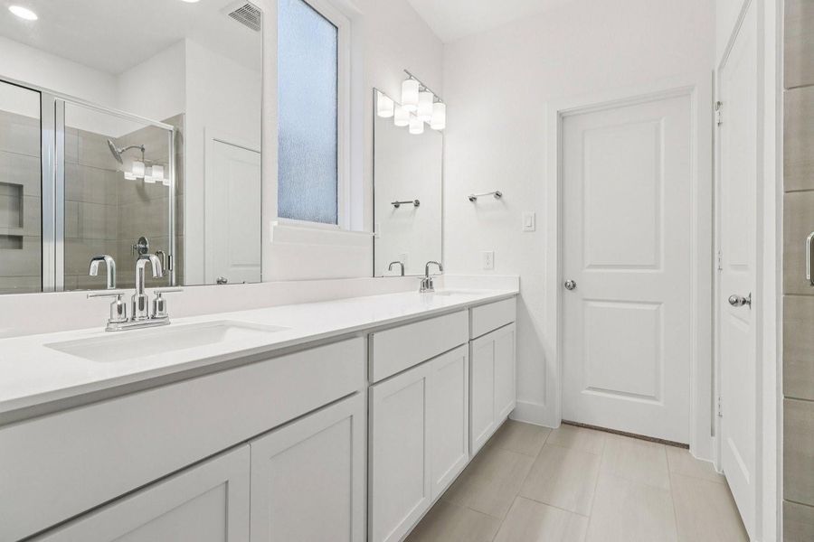 21514 Berry Crest Ln Primary Bath