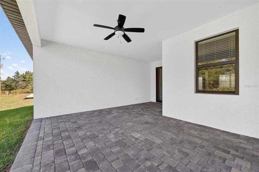 Exterior details and patio area of a home in , Port Charlotte (Image 27).
