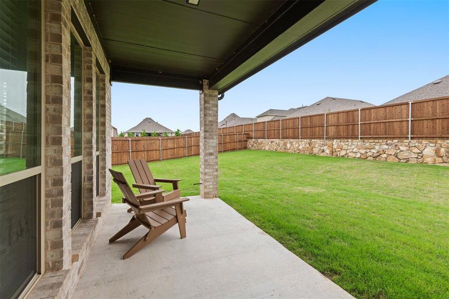 Exterior details and patio area of a home in , Oak Point (Image 3).