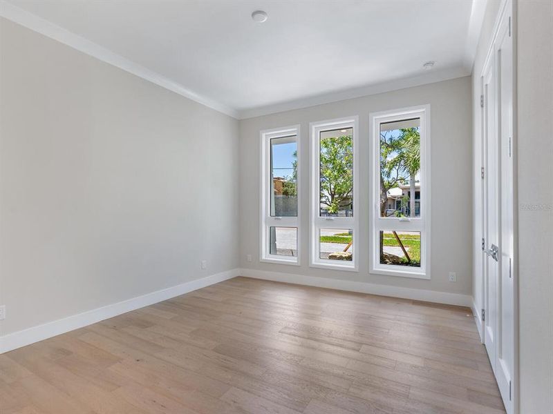 Spacious, unfurnished interior of a new home in , Sarasota (Image 19).