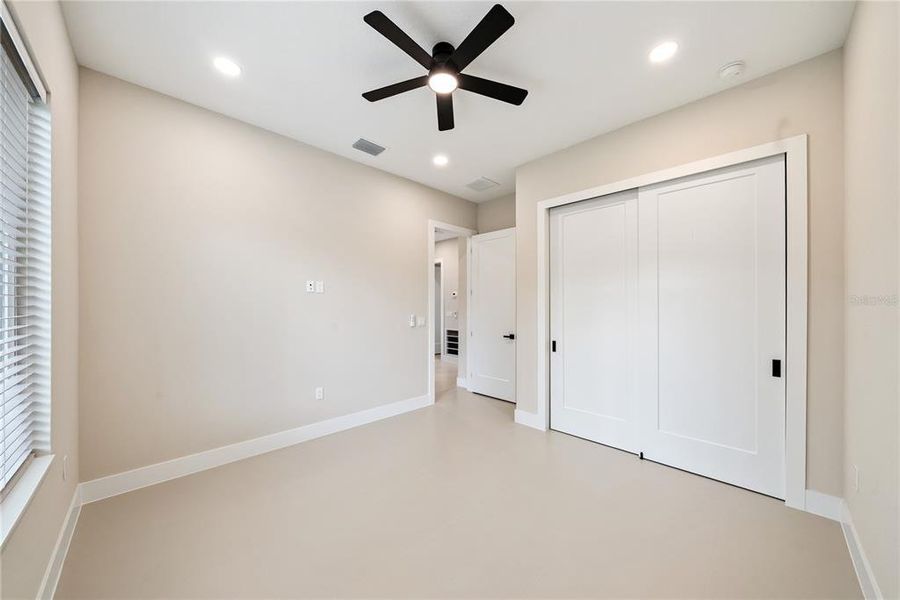 Spacious, unfurnished interior of a new home in , Ocala (Image 24).