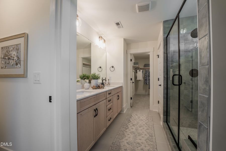 31 HHHunt Homes - Chatham- Primary Bathr 31 HHHunt Homes - Chatham- Primary Bathr