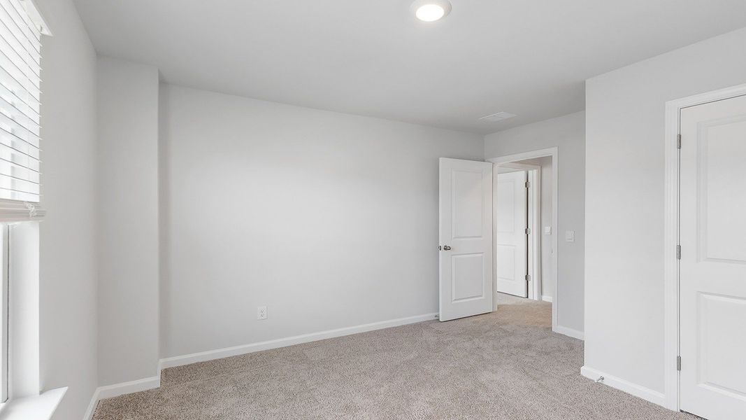 Spacious, unfurnished interior of a new home in Carolina Groves Townhomes, Moncks Corner (Image 17).
