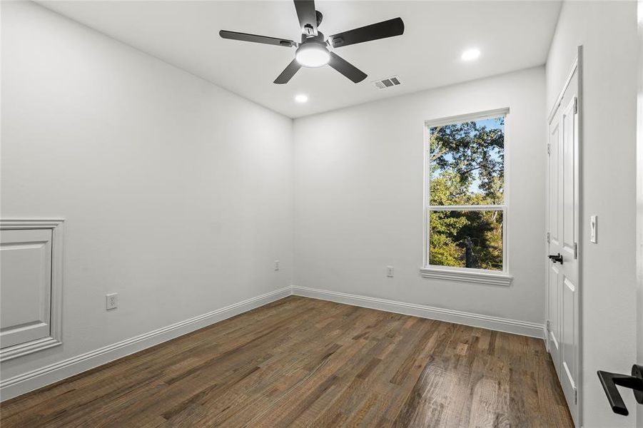 Unfurnished bedroom with dark wood-type flooring, ceiling fan, recessed lighting, and a closet