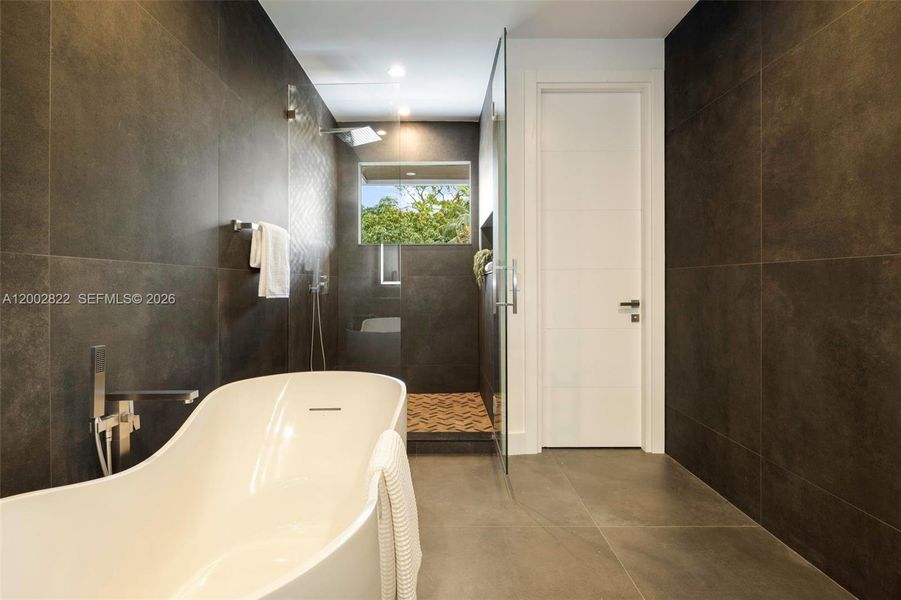 Furnished interior view inside a new home in , Fort Lauderdale (Image 14).