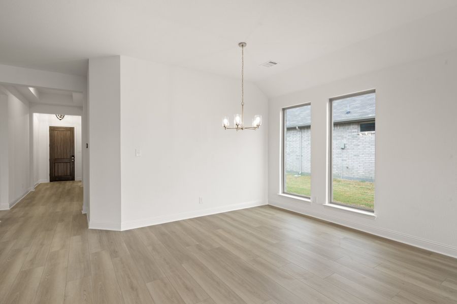 Spacious, unfurnished interior of a new home in Vista Point, Grandview (Image 18).