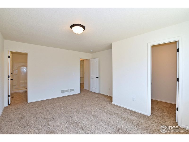 Spacious, unfurnished interior of a new home in , Johnstown (Image 34).