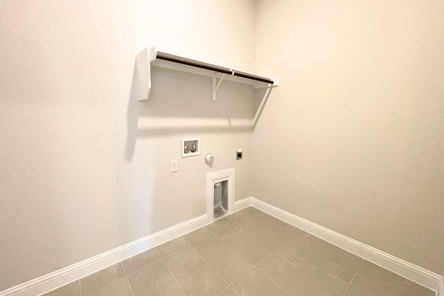 Spacious, unfurnished interior of a new home in Whisper Valley, Manor (Image 32).