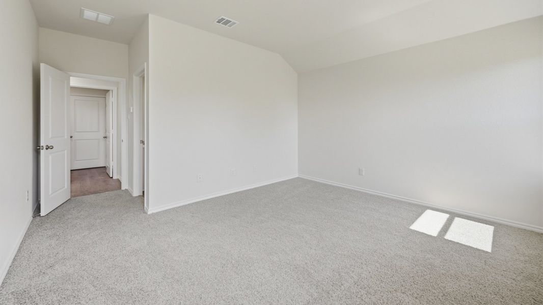 Spacious, unfurnished interior of a new home in Saddlebrook, Waxahachie (Image 25).