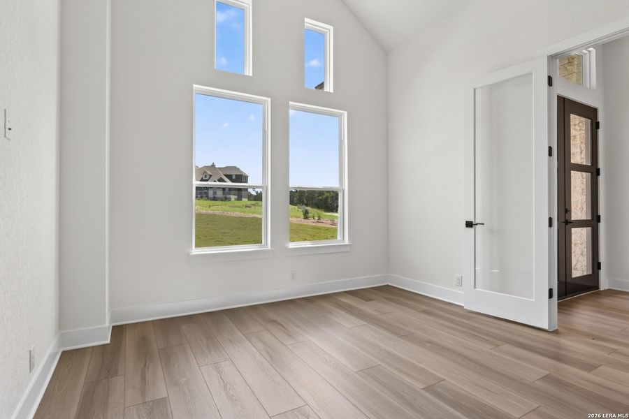Spacious, unfurnished interior of a new home in Waldsanger, New Braunfels (Image 29).