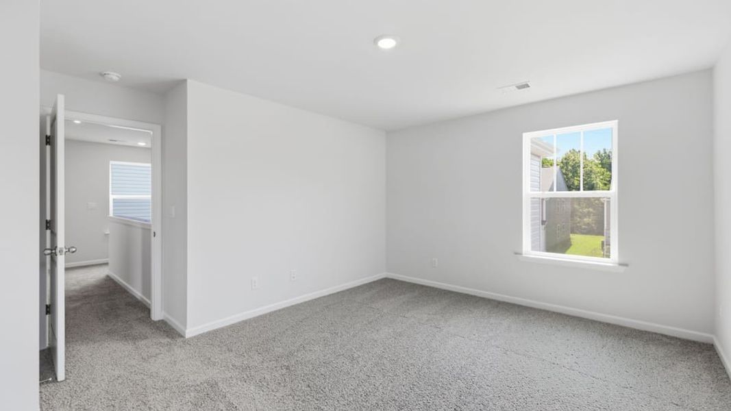 Spacious, unfurnished interior of a new home in Cedar Gap, Fountain Inn (Image 31).