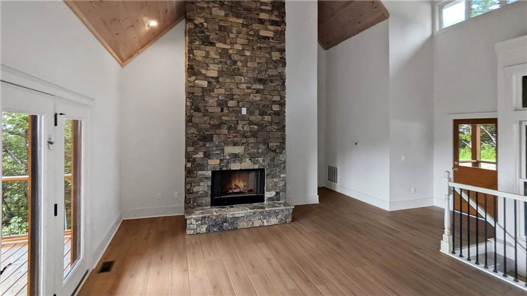 Spacious, unfurnished interior of a new home in , Jasper (Image 17).
