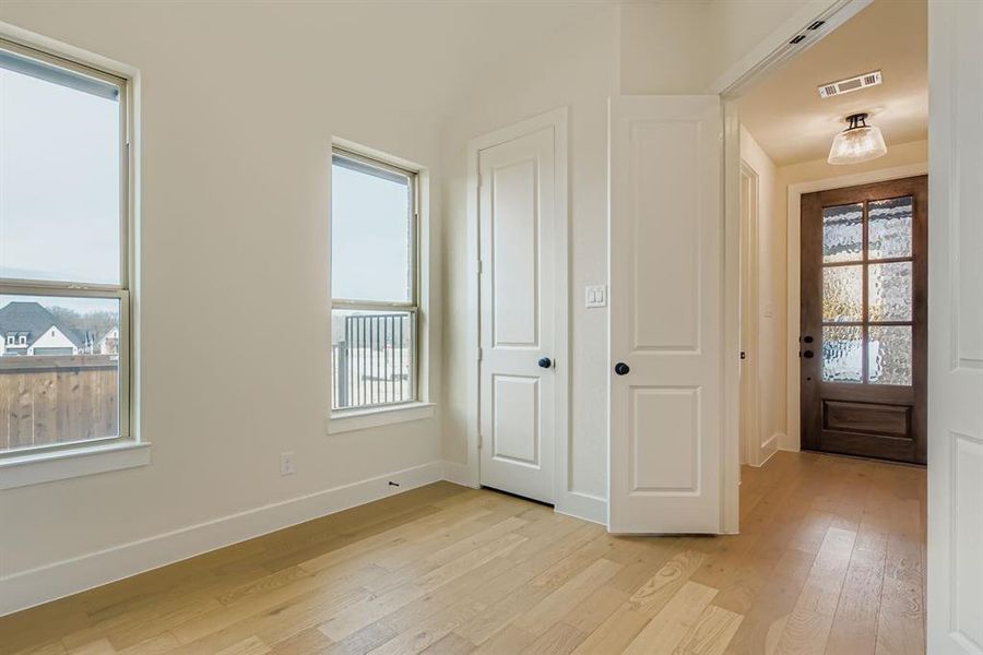 Spacious, unfurnished interior of a new home in Hillstead, Lavon (Image 14).