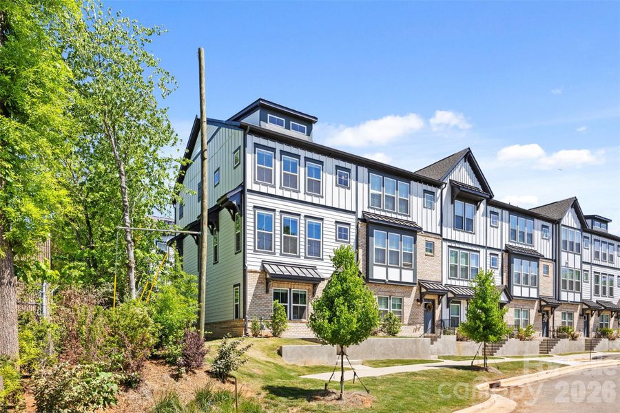 Condo located in Davidson, NC showcasing its design and architecture (Image 4).