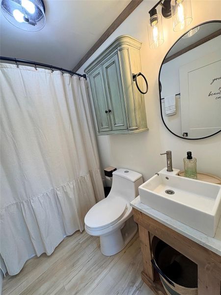 Full size bath.