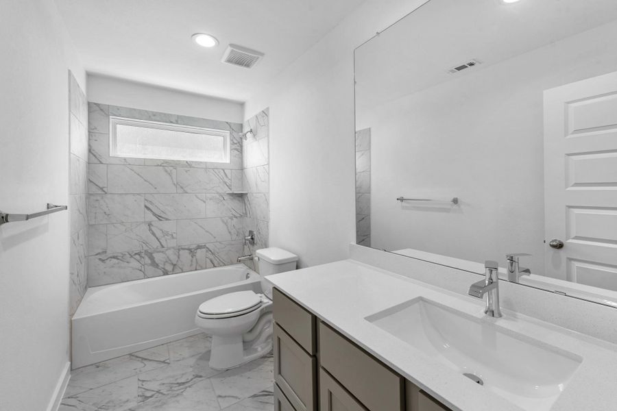 Furnished interior view inside a new home in Huntington Place, Rosharon (Image 11).