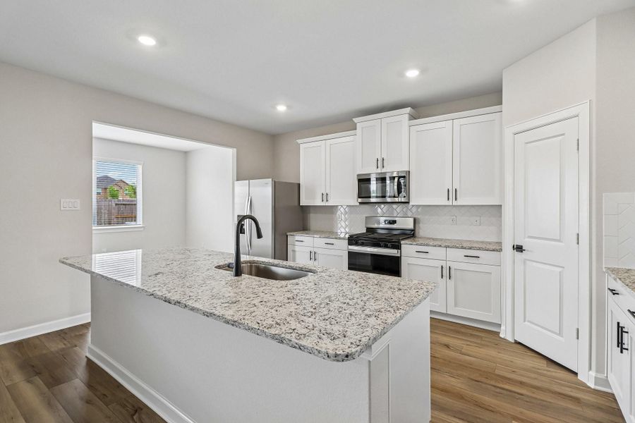 Furnished interior view inside a new home in Lago Mar, Texas City (Image 7).