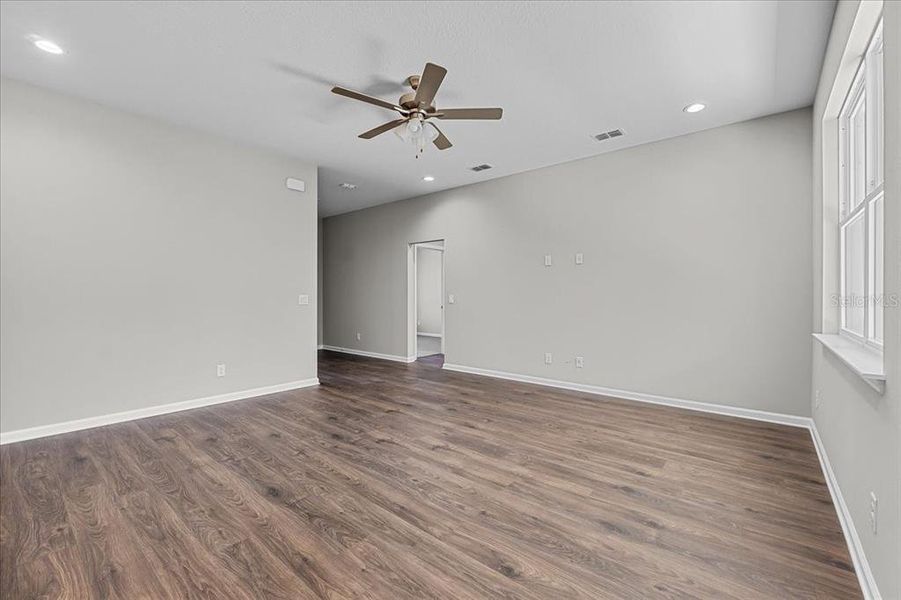 Spacious, unfurnished interior of a new home in , Mulberry (Image 17).