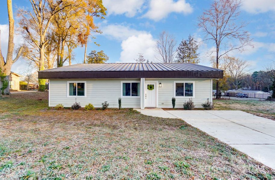 Front exterior of a new home in , Gastonia, NC, highlighting curb appeal (Image 23).