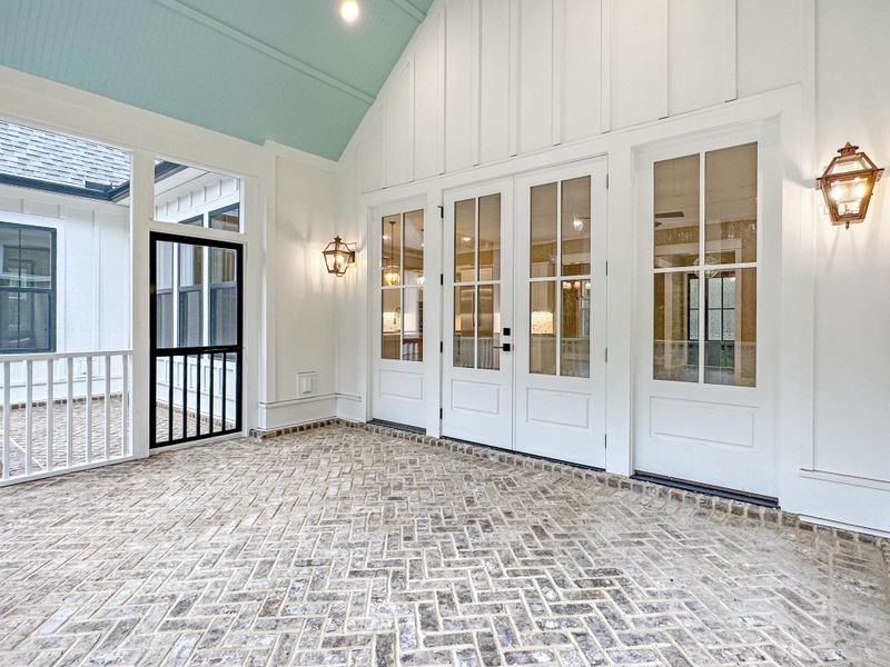 Exterior details and patio area of a home in , Ravenel (Image 3).