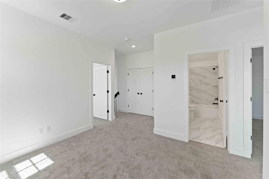 Spacious, unfurnished interior of a new home in Arabella on the Prairie, Richmond (Image 15).