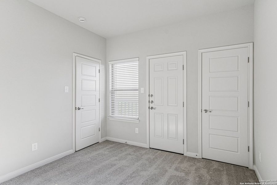 Spacious, unfurnished interior of a new home in Magnolia Village North, San Antonio (Image 34).