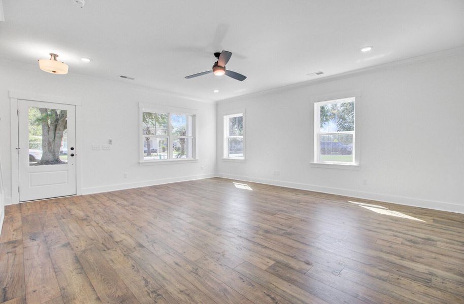 Spacious, unfurnished interior of a new home in , Charleston (Image 14).