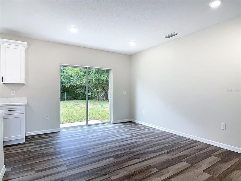 Spacious, unfurnished interior of a new home in , Deland (Image 27).