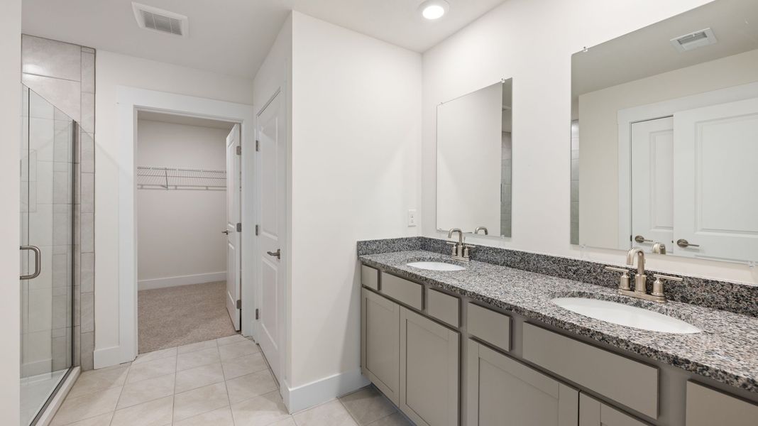 Representative furnished interior of a home built from the Hanover by D.R. Horton in Harbor Crest, Ooltewah (Image 8).