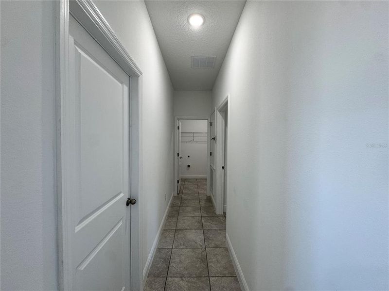 Spacious, unfurnished interior of a new home in , Citrus Springs (Image 21).