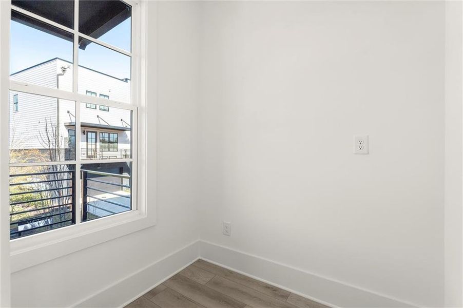 Spacious, unfurnished interior of a new home in , Alpharetta (Image 24).