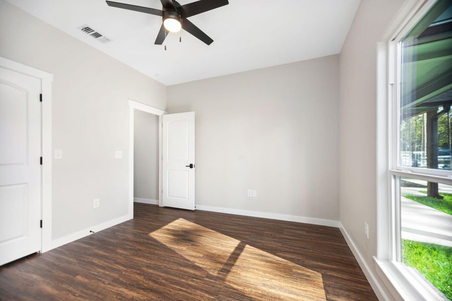 Spacious, unfurnished interior of a new home in , Huntington (Image 26).
