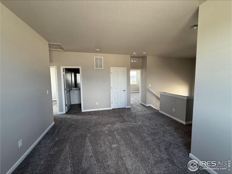 Spacious, unfurnished interior of a new home in Highlands Preserve, Mead (Image 9).