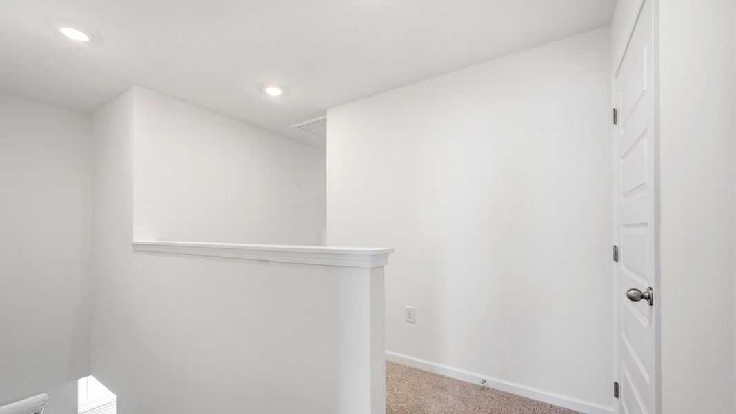 Spacious, unfurnished interior of a new home in Echo Glen, Stockbridge (Image 13).