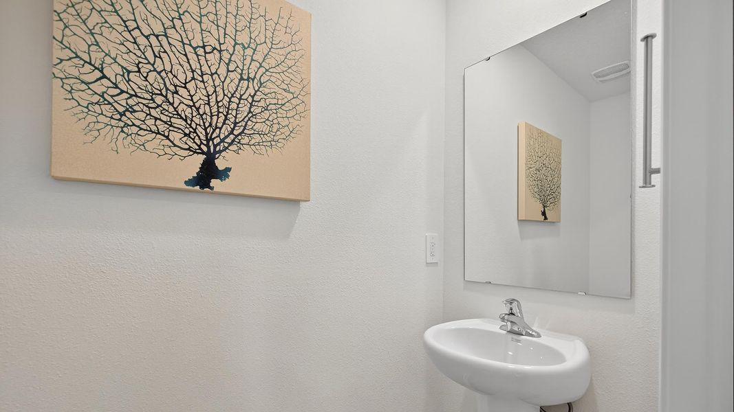 Representative interior finishes for a home built from the Carson by D.R. Horton in Trout River, Jacksonville (Image 18).