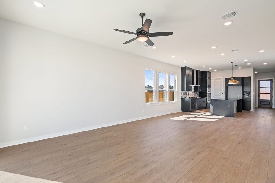 Spacious, unfurnished interior of a new home in Lariat, Liberty Hill (Image 16).