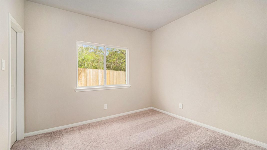 Spacious, unfurnished interior of a new home in Meadow Glen, Conroe (Image 22).