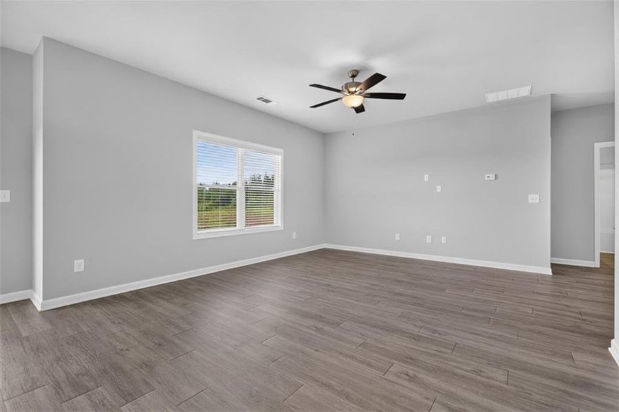 Spacious, unfurnished interior of a new home in , Eastanollee (Image 46).