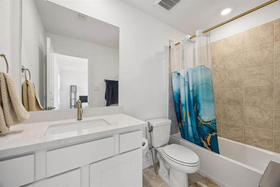 Furnished interior view inside a new home in , Northlake (Image 12).