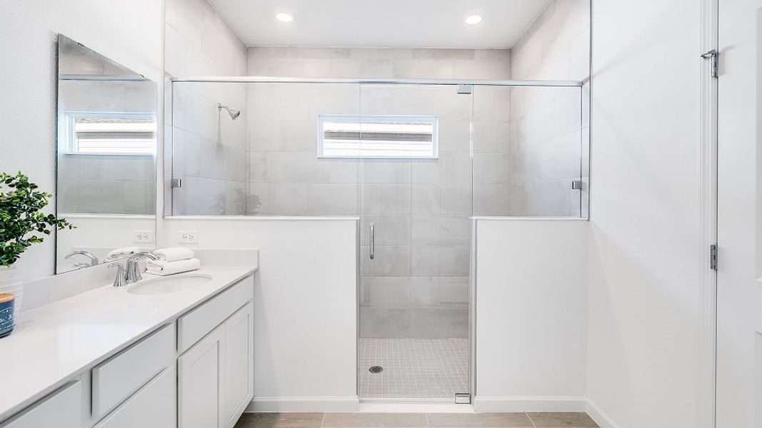 Halle plan Owners suite bath