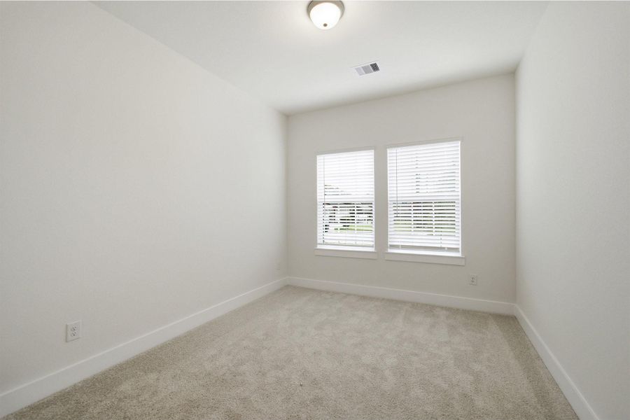 Spacious, unfurnished interior of a new home in Steed Landing, Texas City (Image 19).
